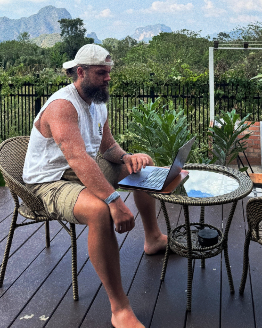 Pisanie książki w Tajlandii